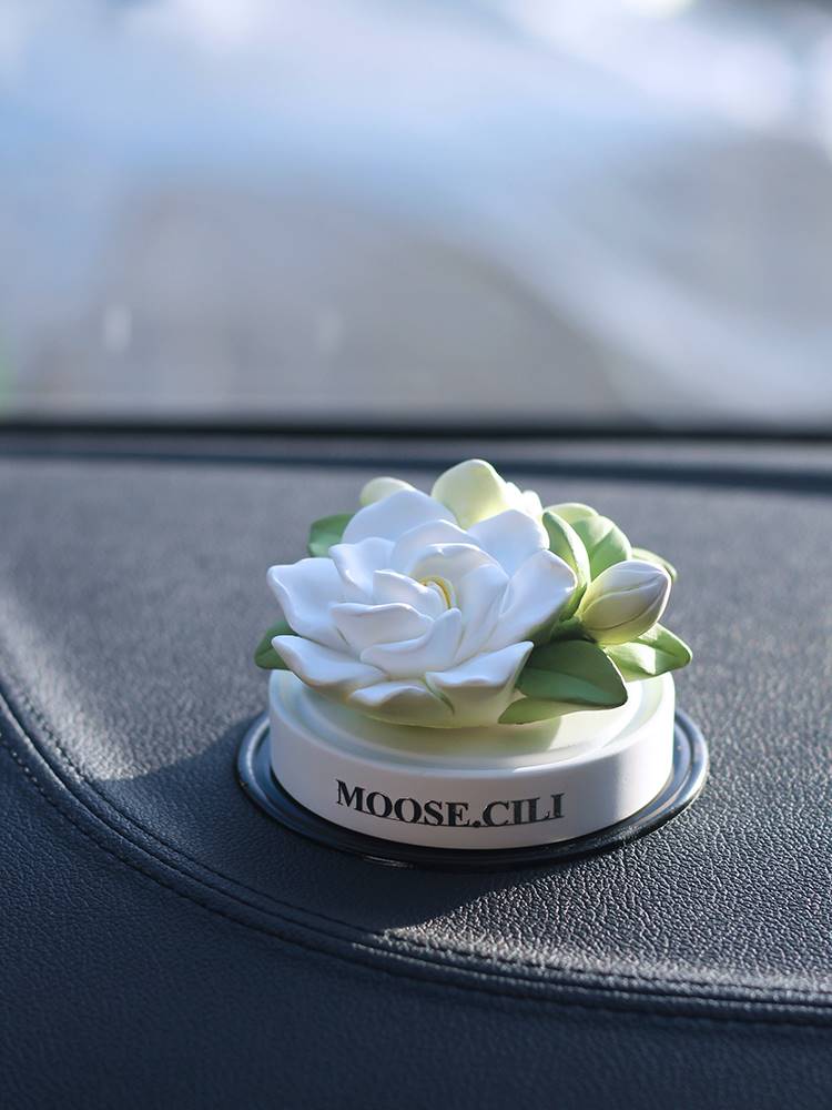 创意栀子花车载香薰摆件汽车中控香水装饰品车内摆件