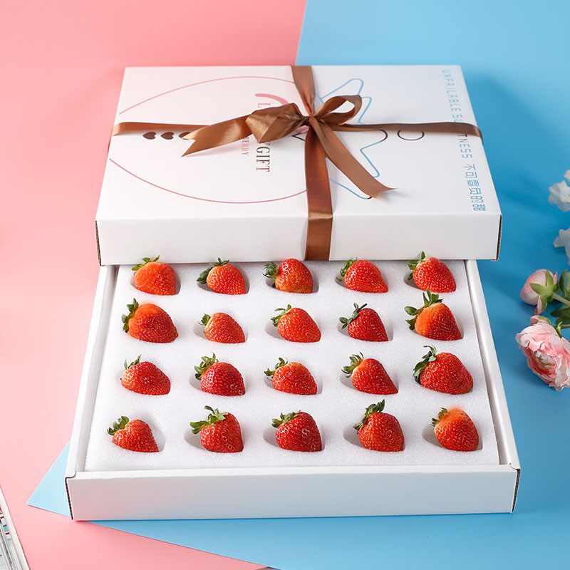 顺丰空运网红黑金丹东红颜草莓新鲜礼盒盒装草莓