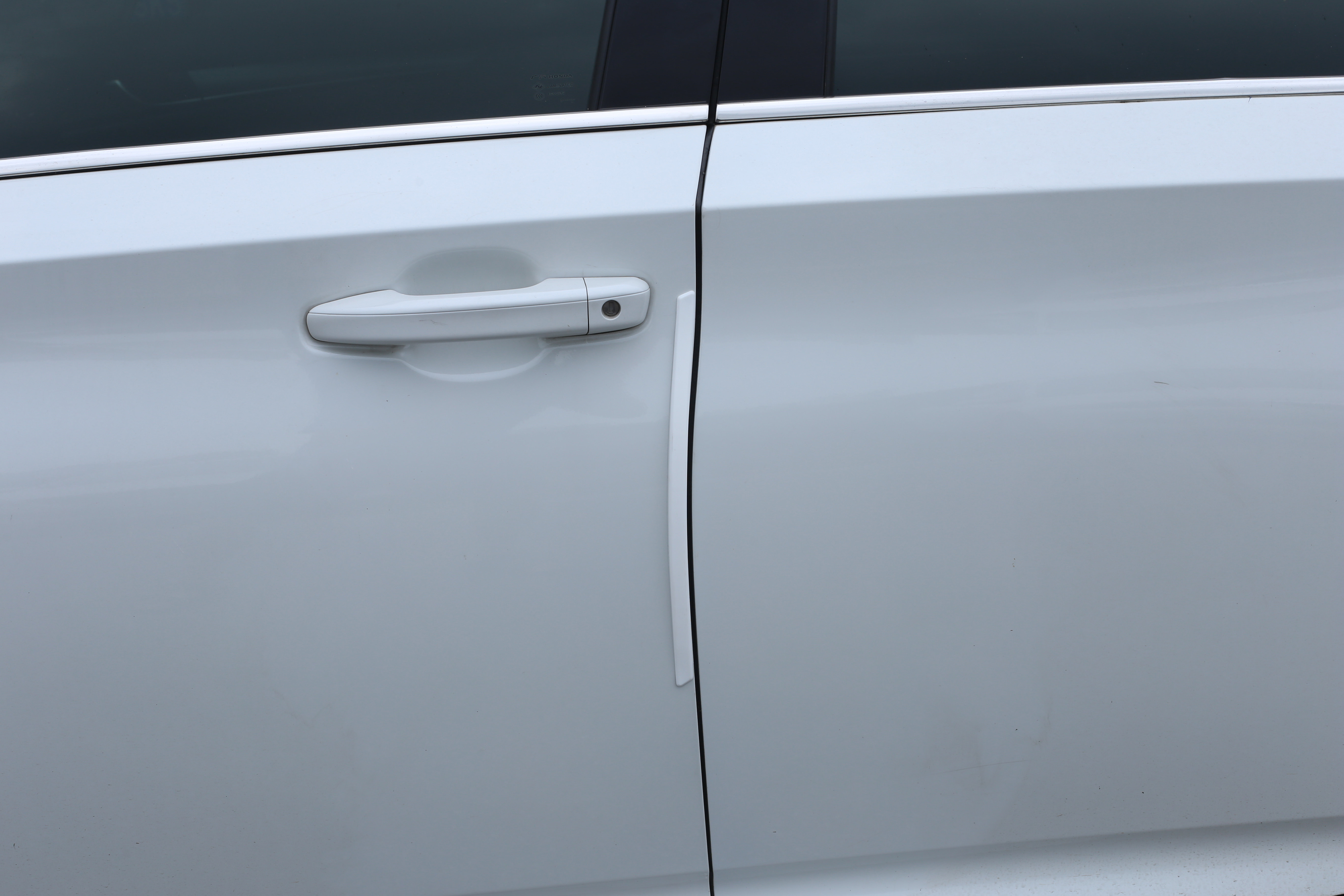 新款汽车车门防撞保险杠后视镜防刮防蹭装饰胶条防撞胶条