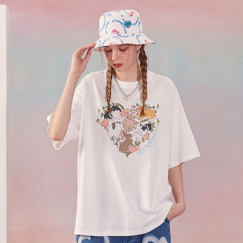 TNQT心碎创可贴 萌宠系列 爱心花丛兔子T恤男印花短袖杉女tee情侣