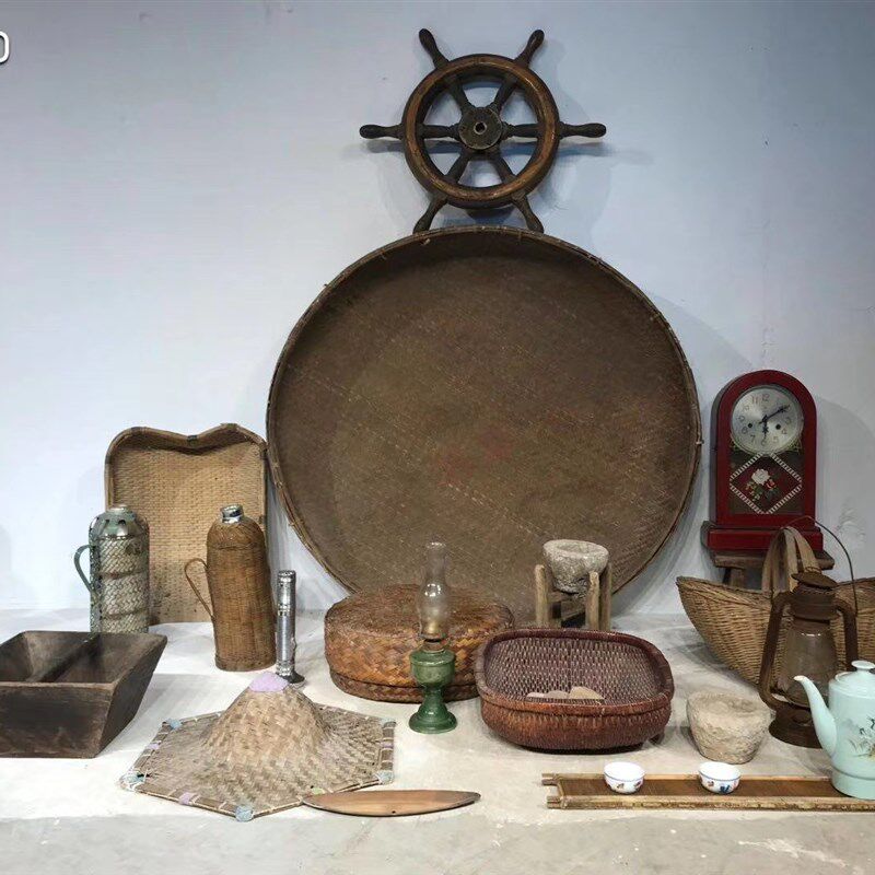 民俗物件摆件收藏钟表暖壶茶壶提篮石臼马灯摆件