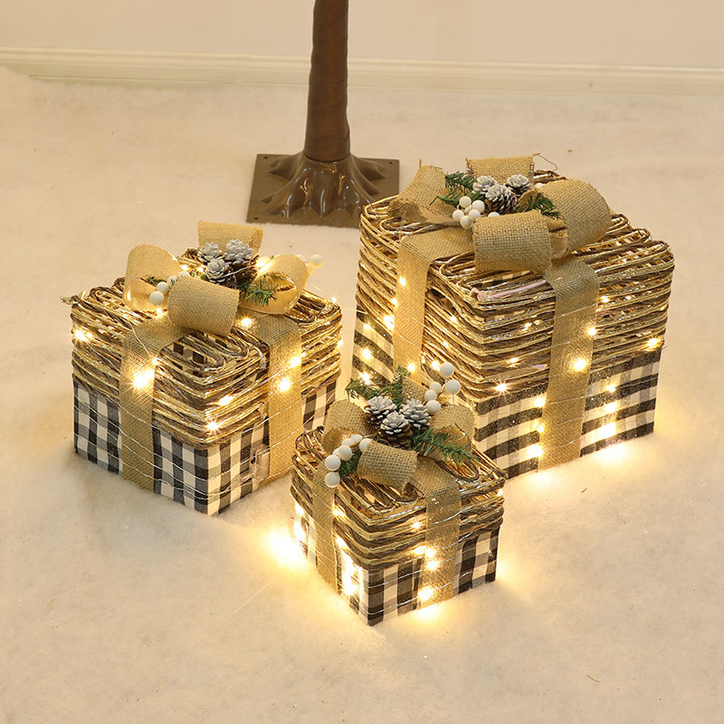 圣诞发光礼盒圣诞树摆件铁艺藤编盒子装饰品带灯商场橱窗堆头道具