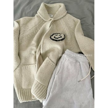 ແບບໂຮງຮຽນພາສາເກົາຫຼີວ່າງສີຫນ້າຍິ້ມ zipper sweater knitted ເທິງເປືອກຫຸ້ມນອກ cardigan ສໍາລັບແມ່ຍິງໃນດູໃບໄມ້ລົ່ນແລະລະດູຫນາວ.