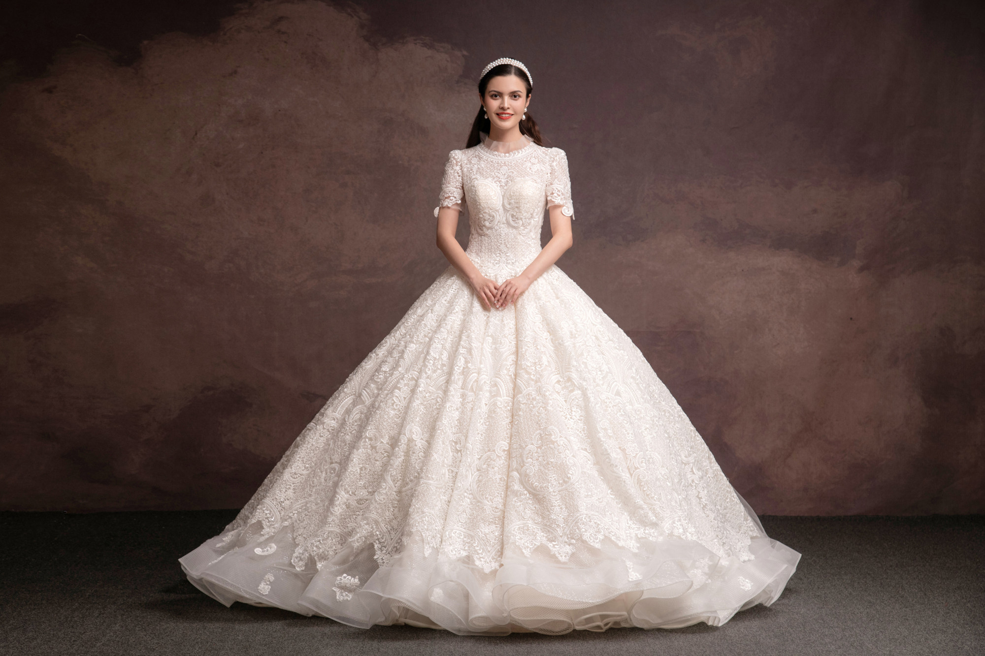 delluna2020进口纯白色蕾丝简单大气欧式短袖婚纱婚纱