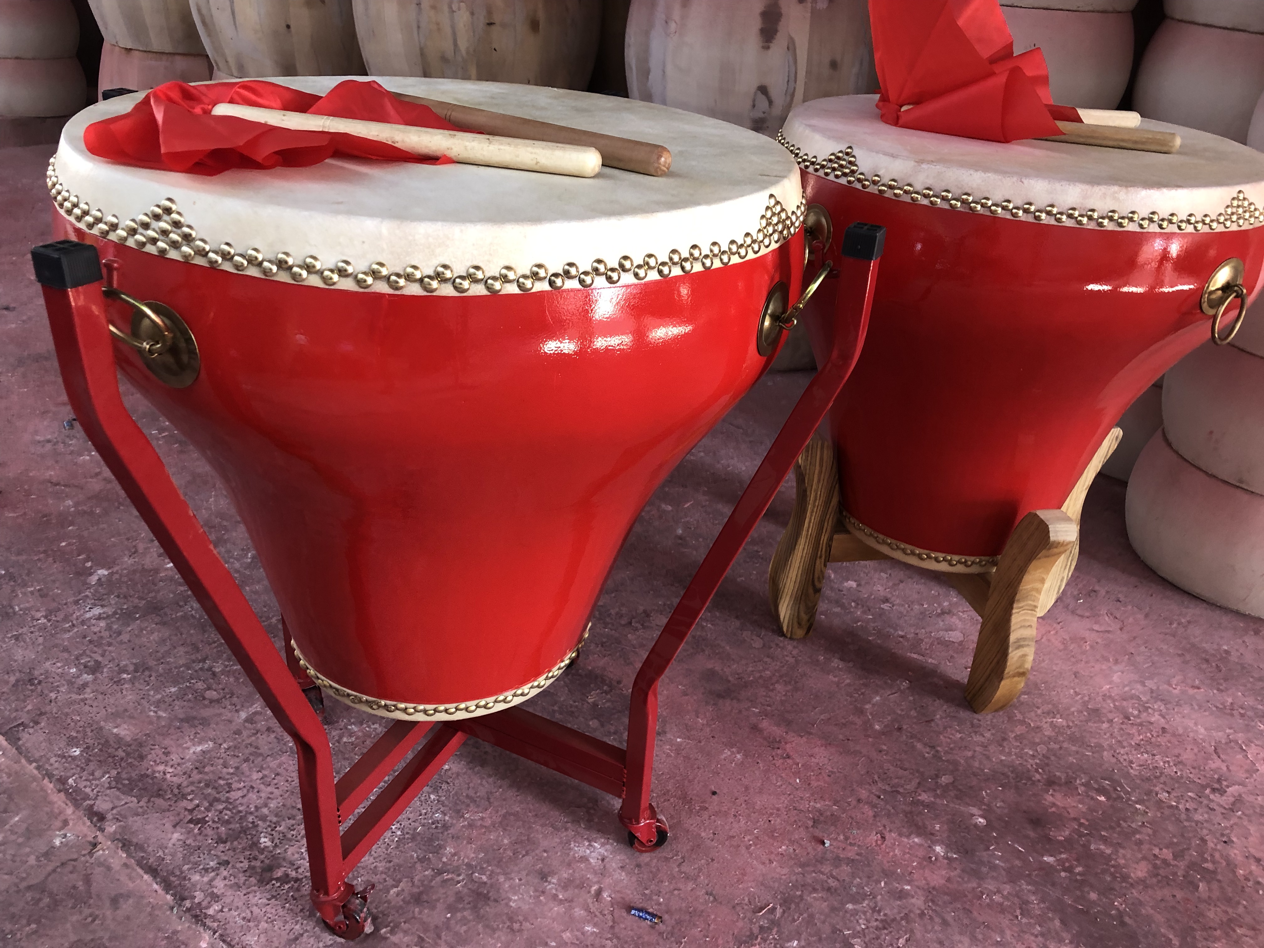 花盆牛皮排鼓战鼓堂鼓锣鼓架子水牛带鼓架花盆鼓