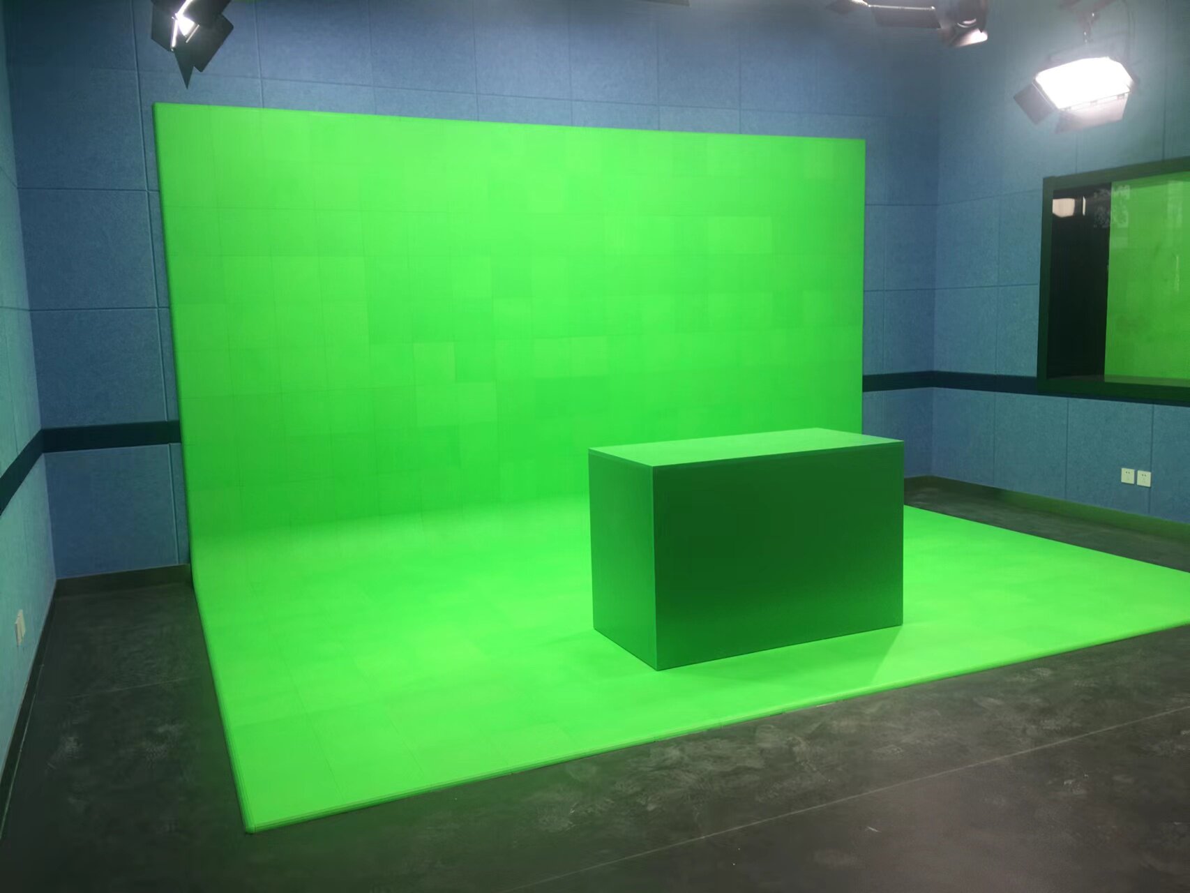 天影影视虚拟演播室免漆快装绿箱搭建灯光系统背景布类