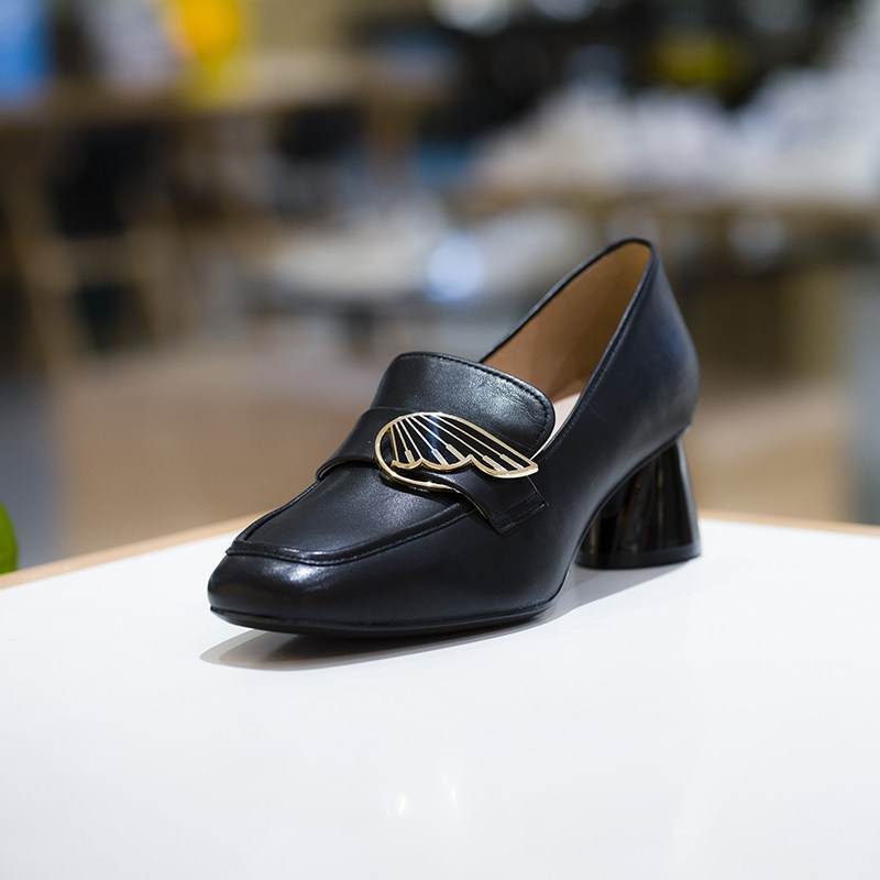 kisscat接吻猫女鞋2022新款商场同款粗跟羊皮乐福乐福鞋(豆豆鞋)