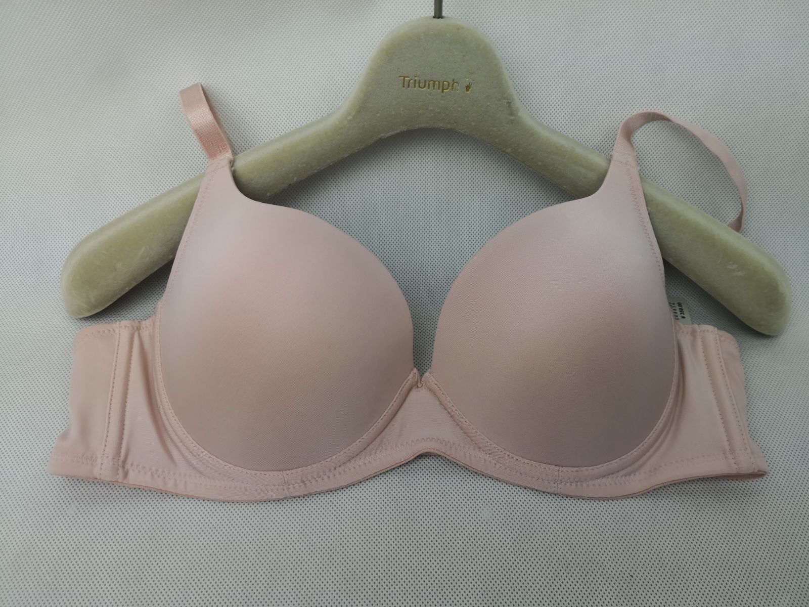 黛安芬专柜正品夏季白搭内衣75b薄杯舒适聚拢光面无痕文胸e002474