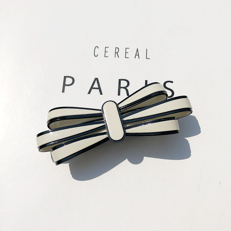 亚历山大同经典蝴蝶结8公分发夹黑白百搭弹簧精致发饰