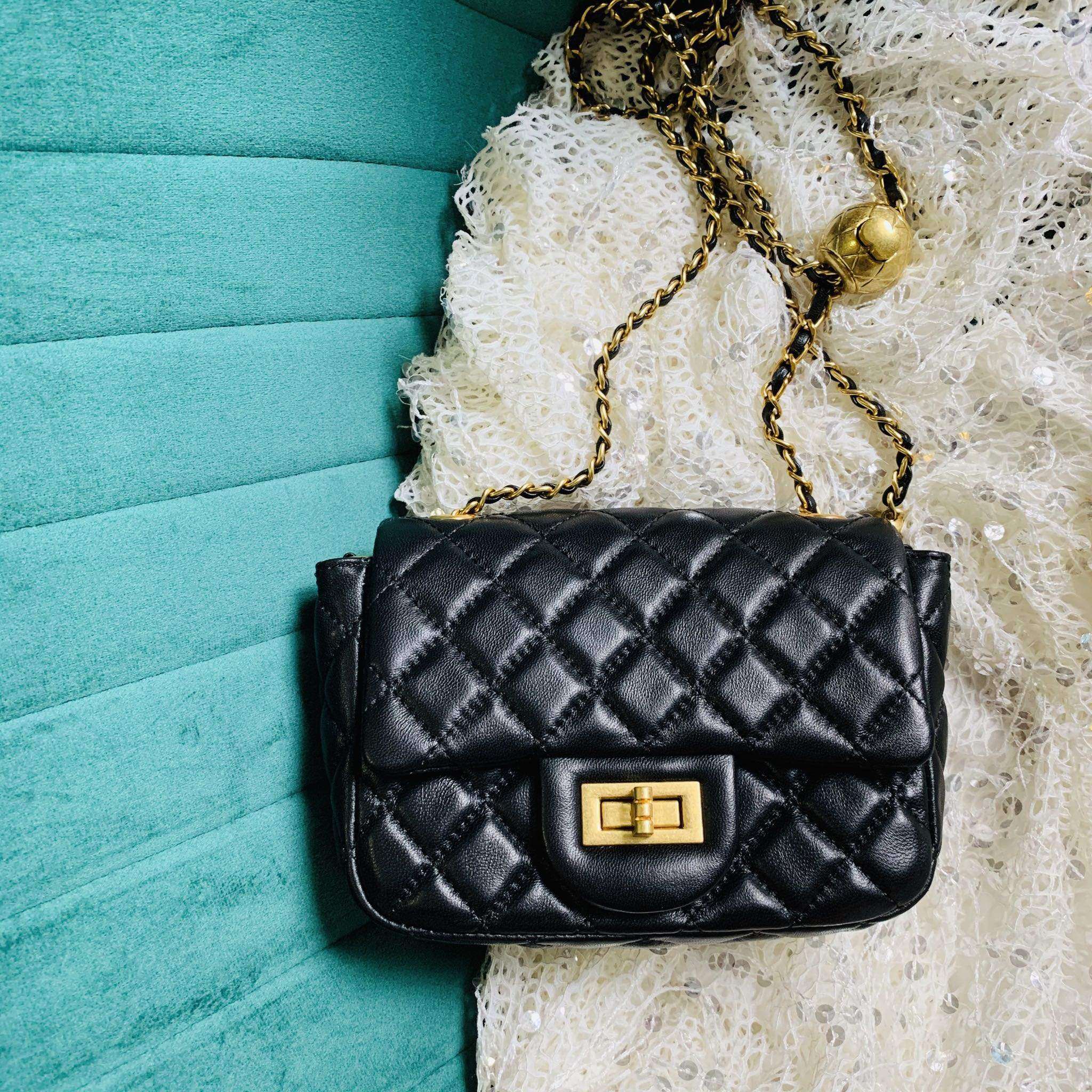 小香风新款小羊皮斜挎包金属单肩真皮小方小方包