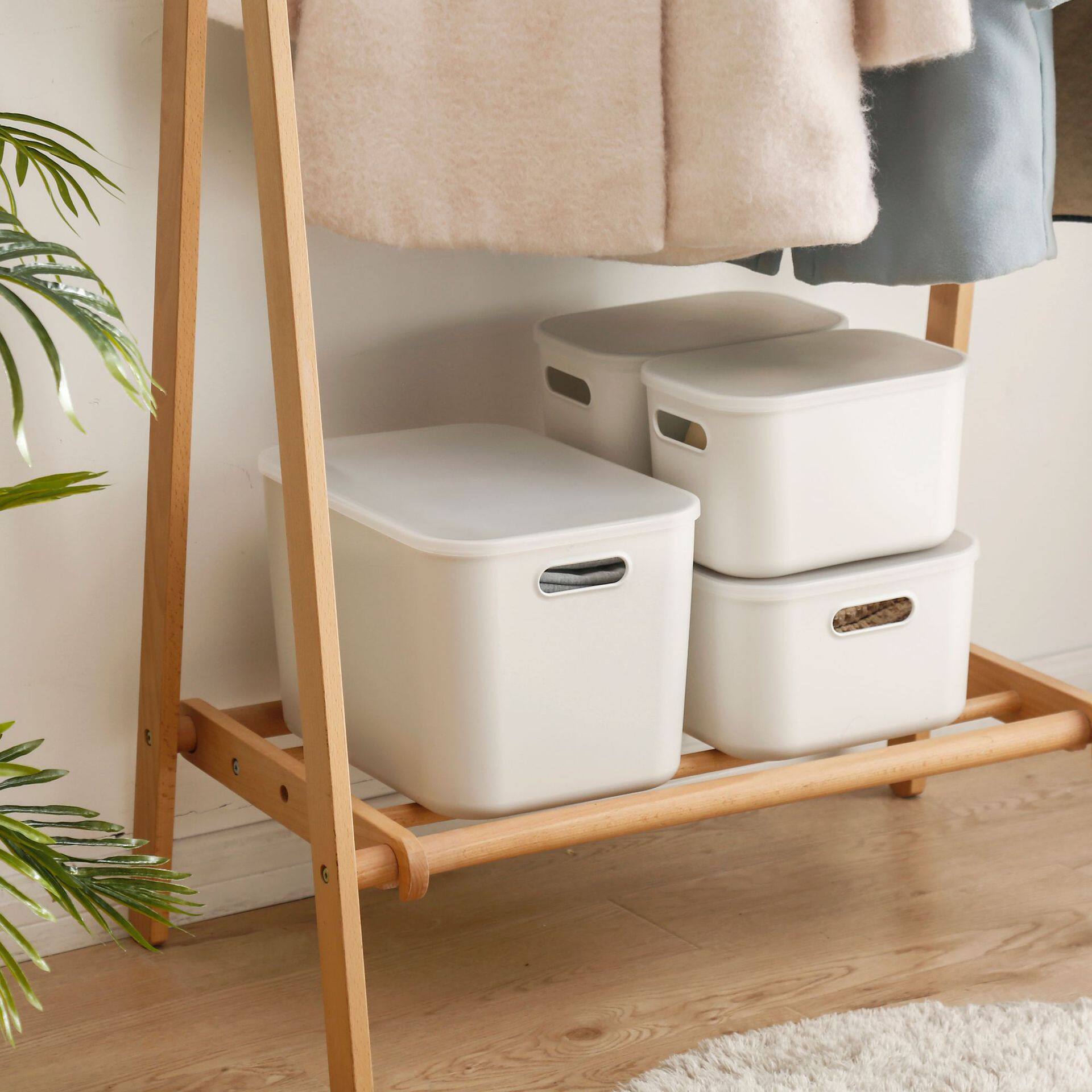 日式白色收纳盒桌面化妆品衣服杂物整理箱家用大号小号塑料储物筐