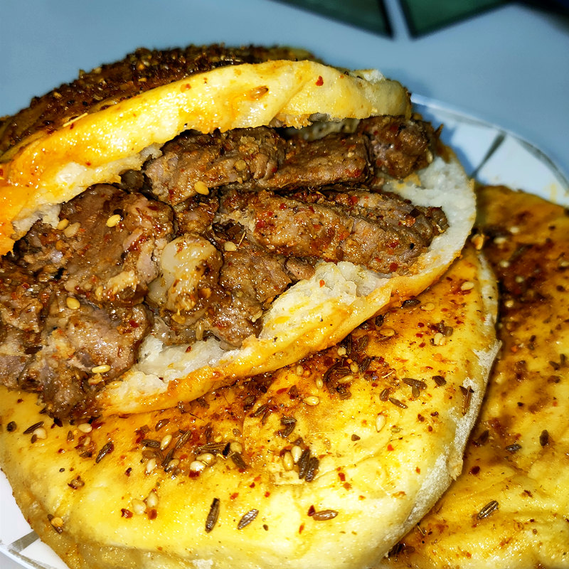 烧烤烤饼佳木斯夹串东北烤肉孜然加肉串牛肉串满煎饼