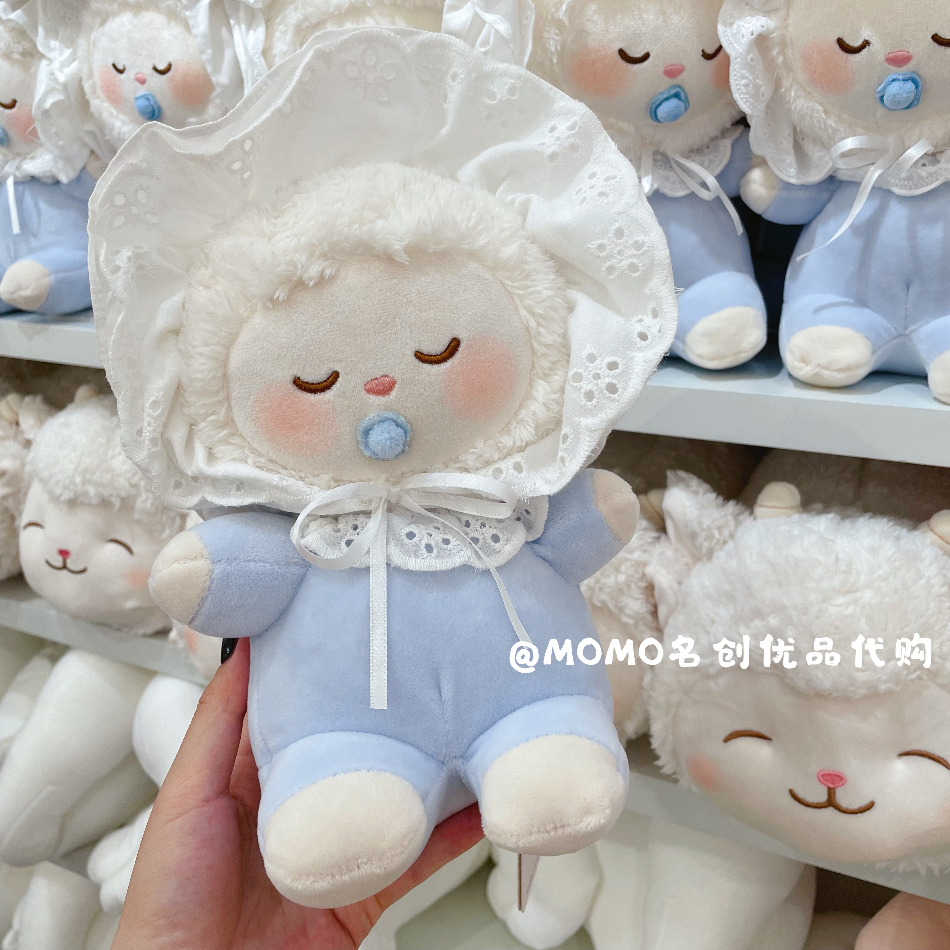 名创优品小羊miniso可爱羊咩咩毛绒公仔趴姿抱枕生日动漫毛绒