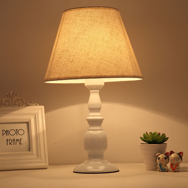 台灯卧室床头灯北欧美式现代简约家用温馨创意遥控调光民宿酒店灯