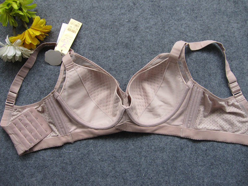 记忆钛软钢圈大码全杯聚拢薄杯透气洞孔90d文胸