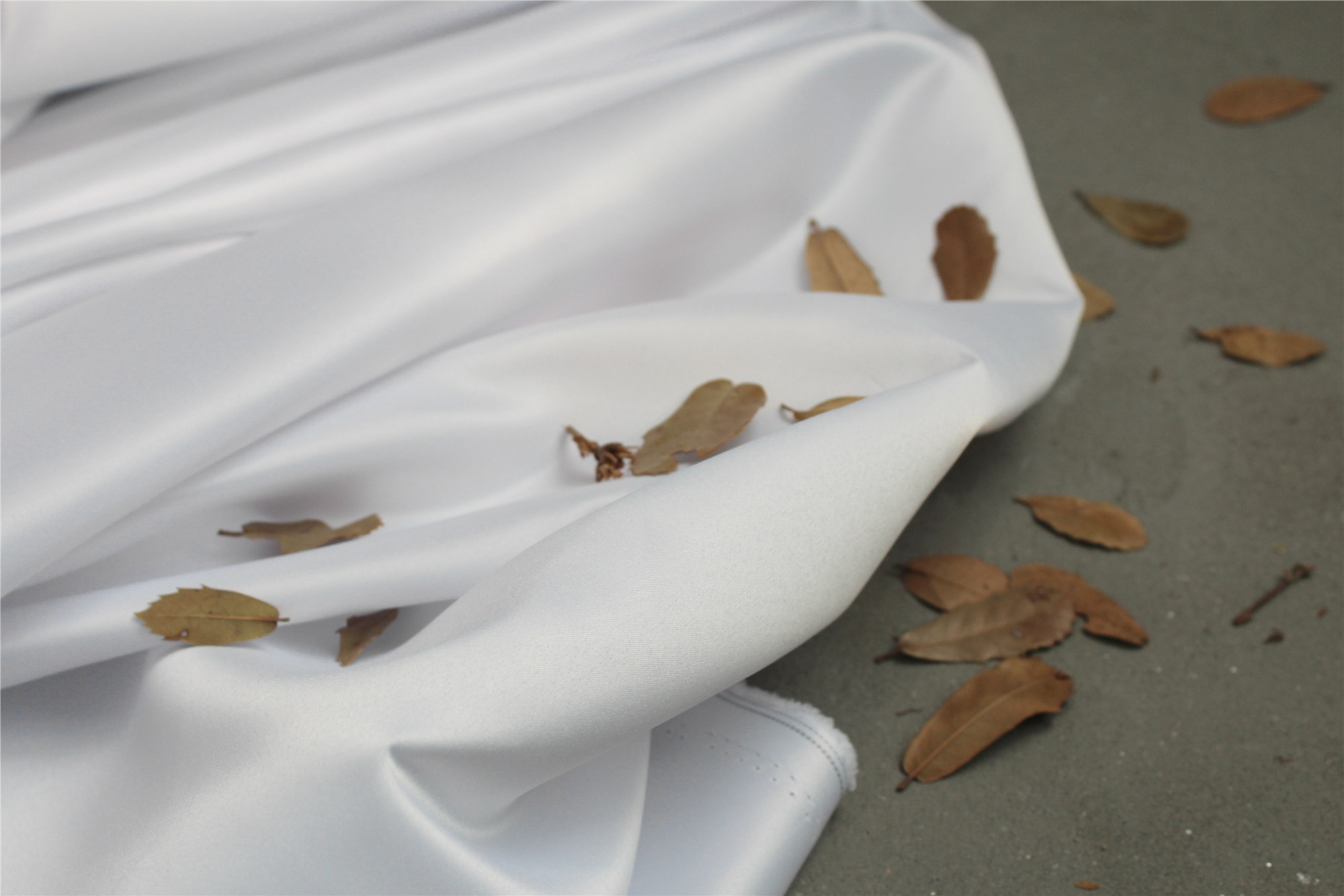 进口白色礼服婚纱段贡缎面料厚实挺括型高级定制海绵垫