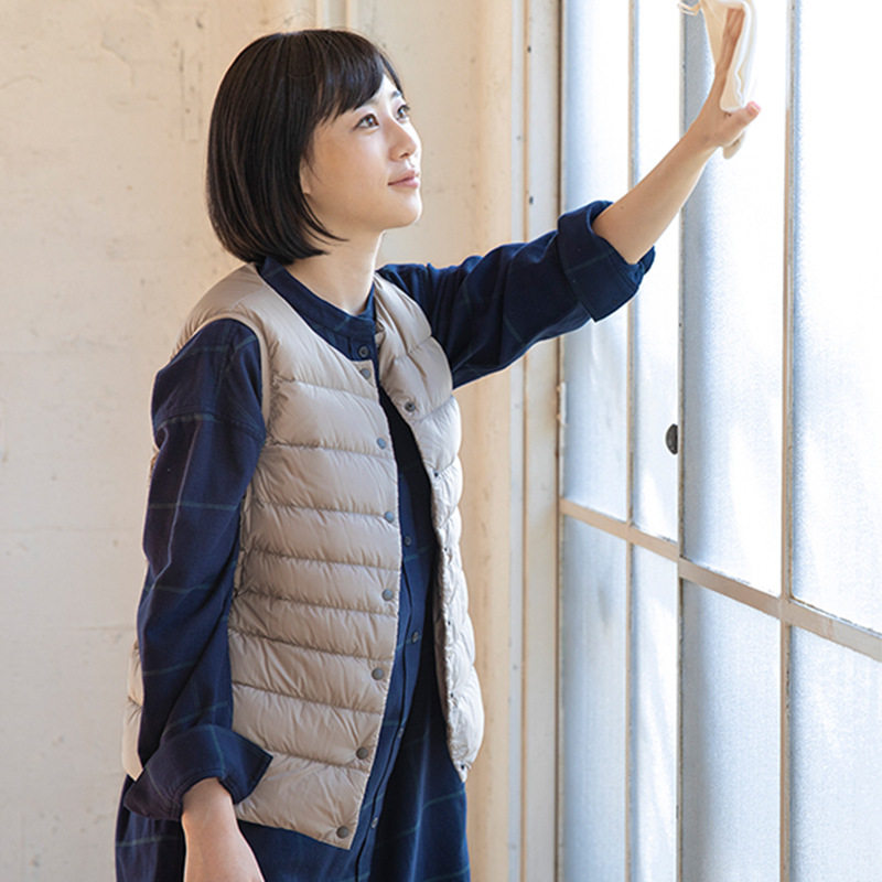 无印良品羽绒马甲轻薄短款背心女式羽绒坎肩纯色保暖羽绒内胆日式