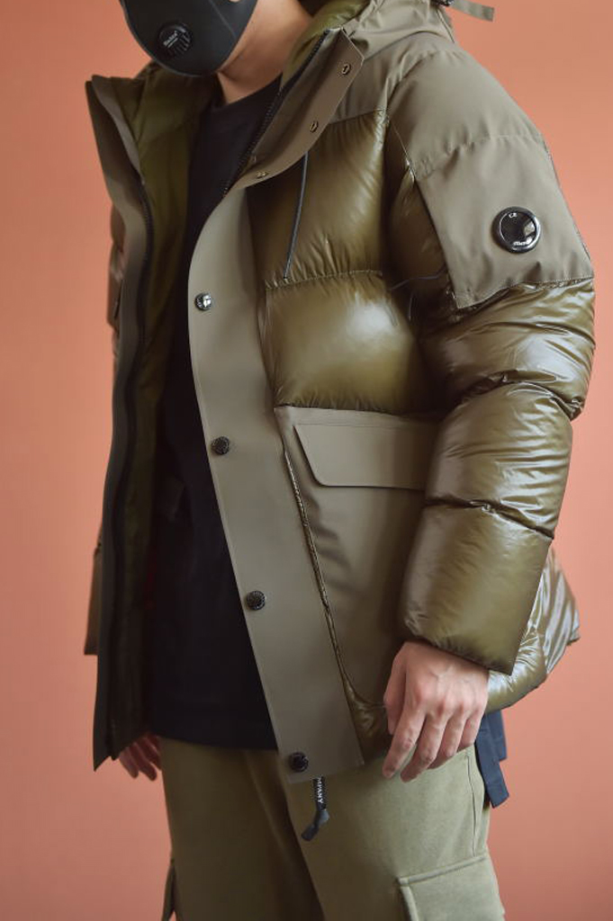 CP标志性圆片装饰拼接超蓬松连帽男士羽绒服