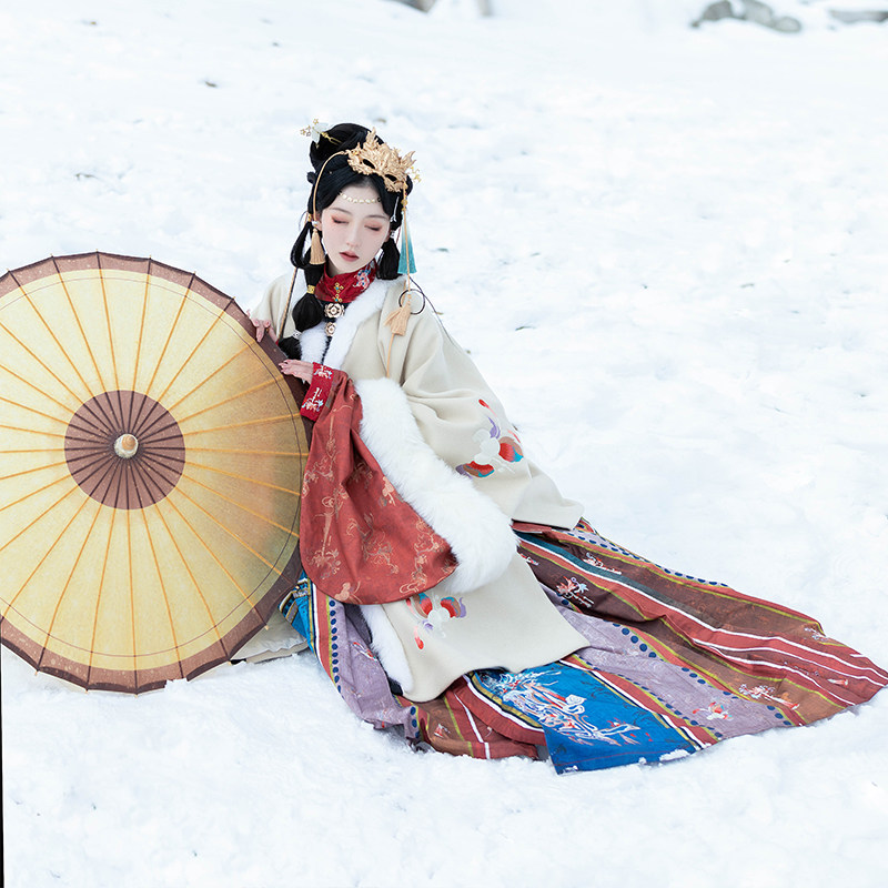 玉锦牛牛汉服红色斗篷立领对襟琵琶半袖披袄汉服