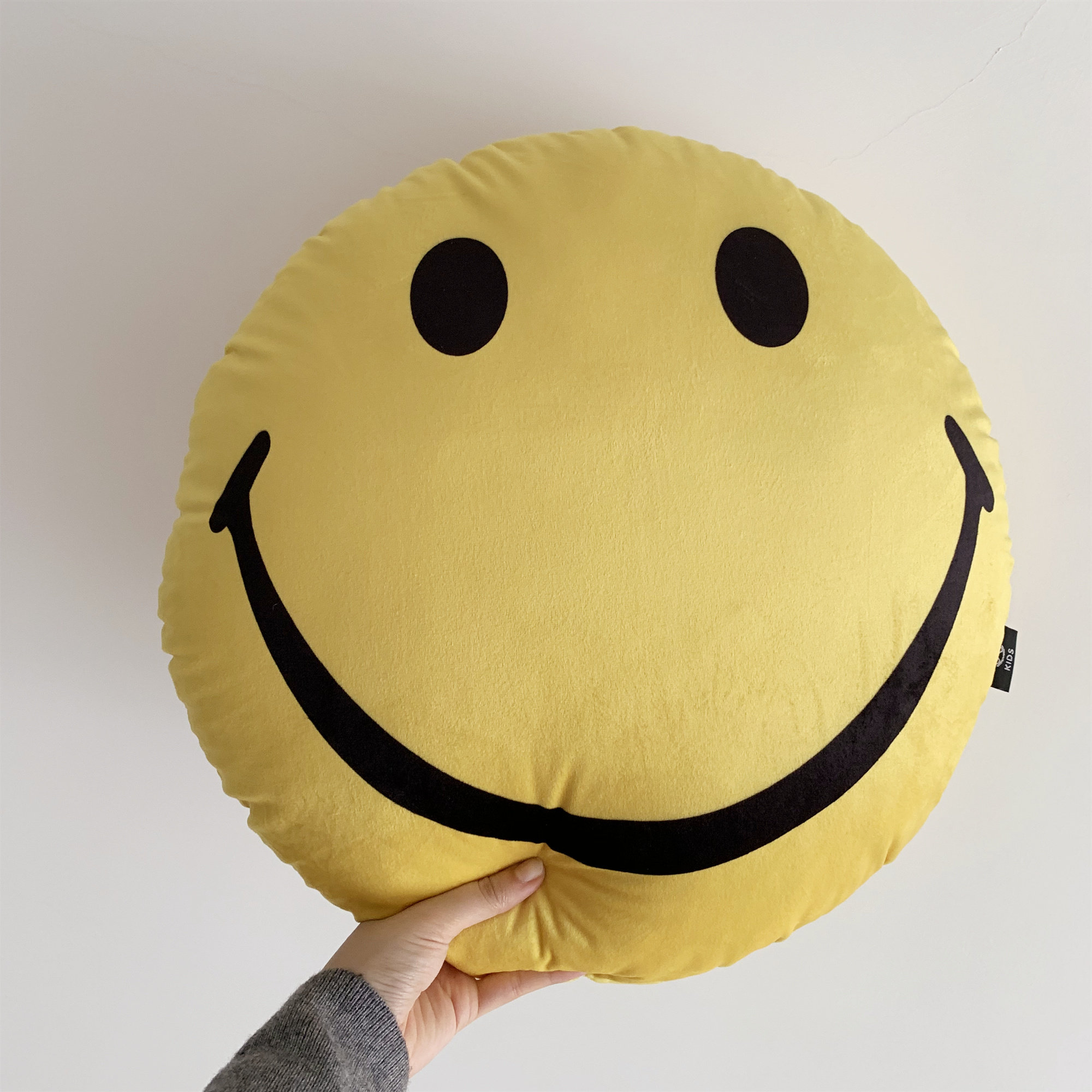 ins风黄色笑脸抱枕办公室含枕芯可水洗全棉沙发治愈系汽车靠枕