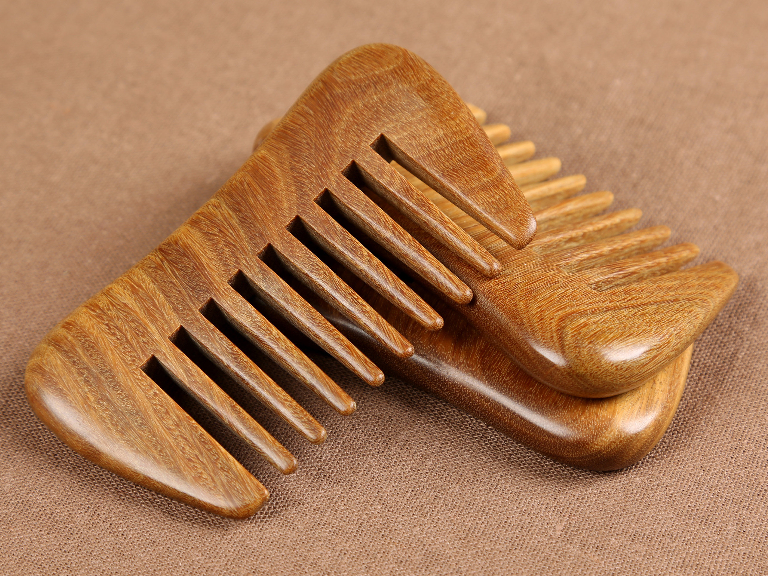 绿檀木梳经络乳腺刮痧按摩脱发便携小檀香木头宽齿梳子大齿女男防