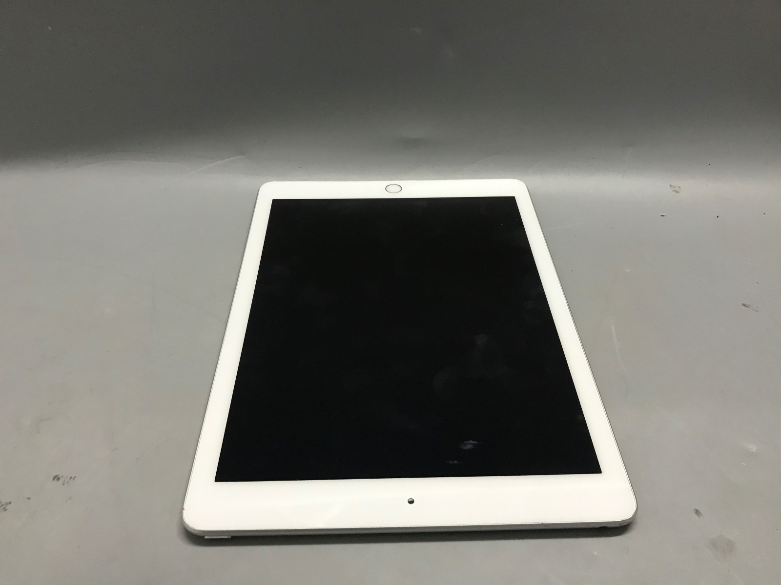 苹果apple ipad 2017款 平板电脑 9.7英寸 银色128g 8新