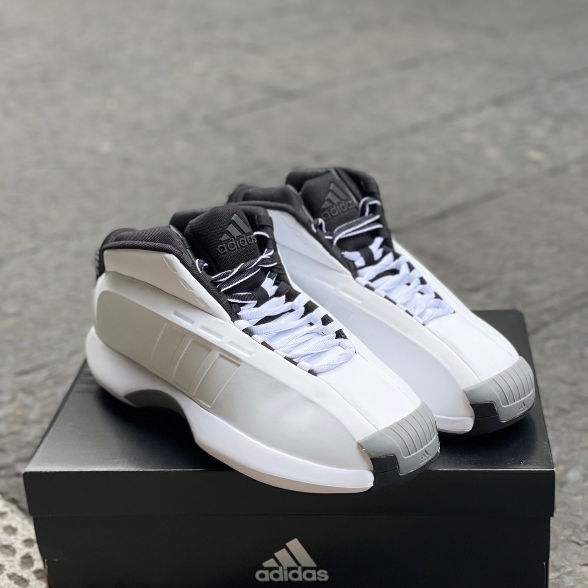 adidascrazy白黑2022年复刻科比面包复古实战篮球篮球鞋