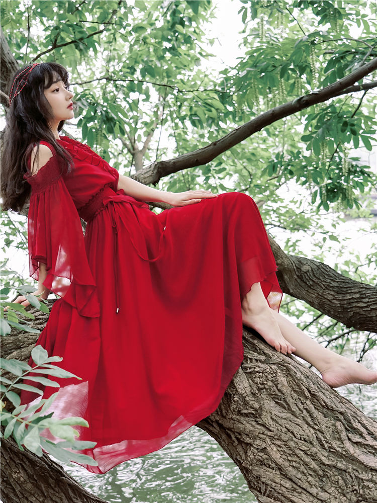 西双版纳度假复古民族风红色连衣裙云南沙漠旅游衣服连衣裙