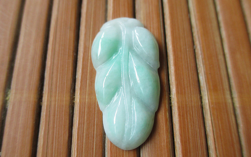 缅甸翡翠吊坠天然货阳绿玉叶子玉石玉坠玉佩颈饰