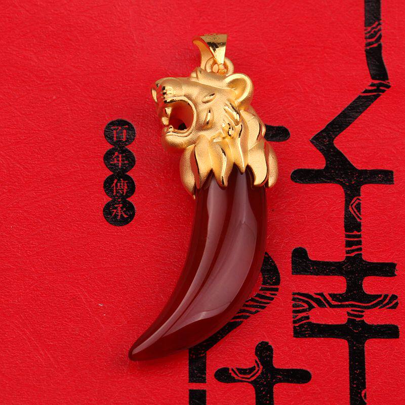 吊坠喜伴足金金虎头3d硬金狼牙黄金镶嵌玛瑙颈饰
