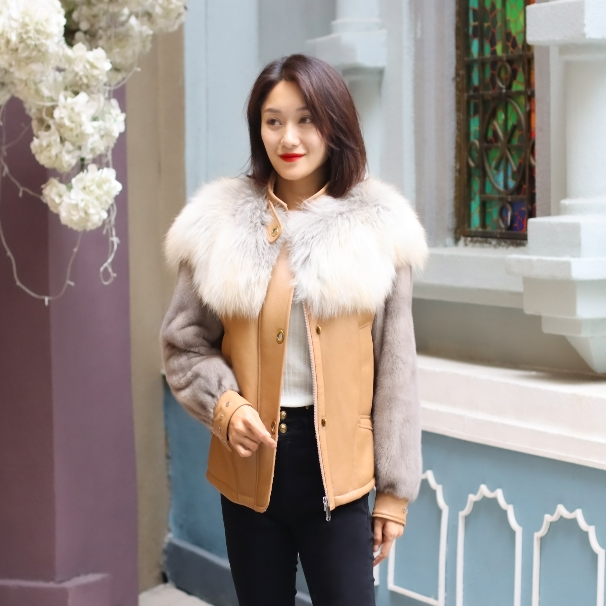 初晓2022年新款时尚女士皮毛一体外套舒适洋气皮草