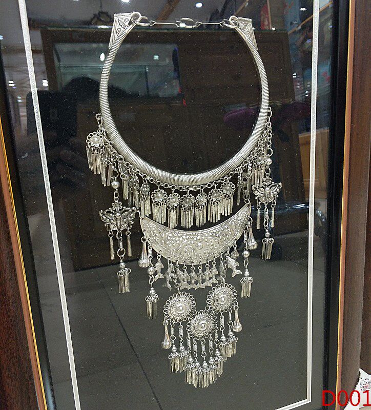 现代中式装饰挂墙画苗族银饰相框苗银项圈酒店现代装饰画