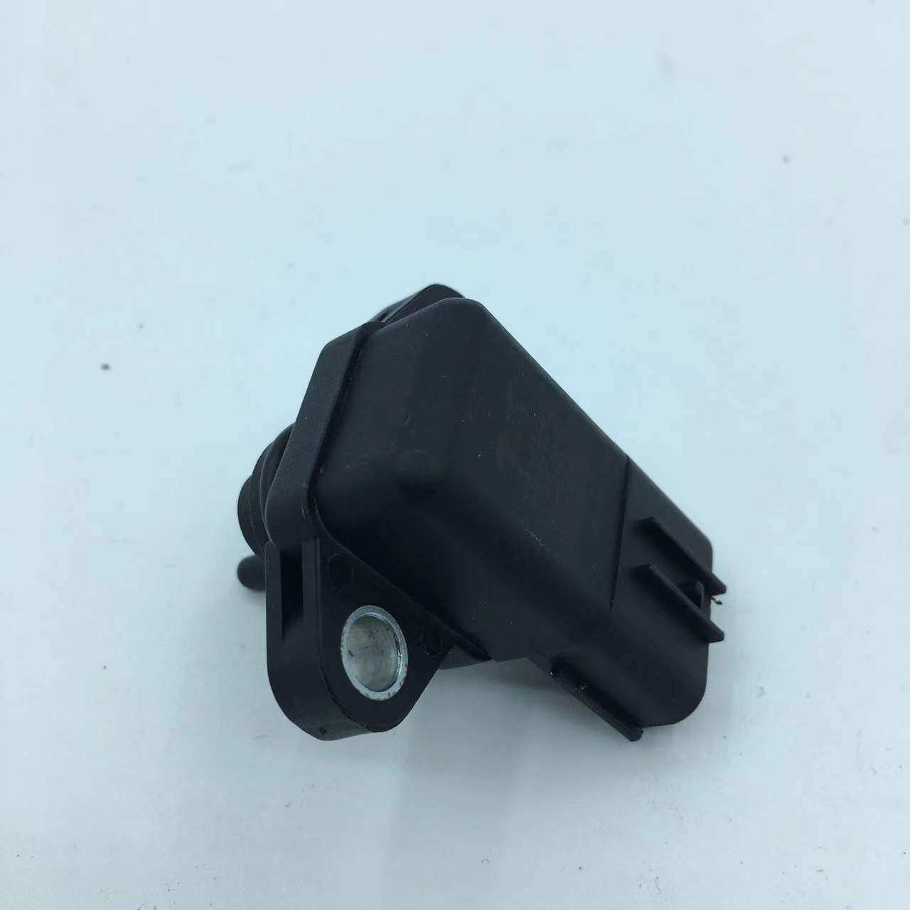 东南老款菱帅三菱蓝瑟哈飞赛马4g18汽车进气压力汽车传感器