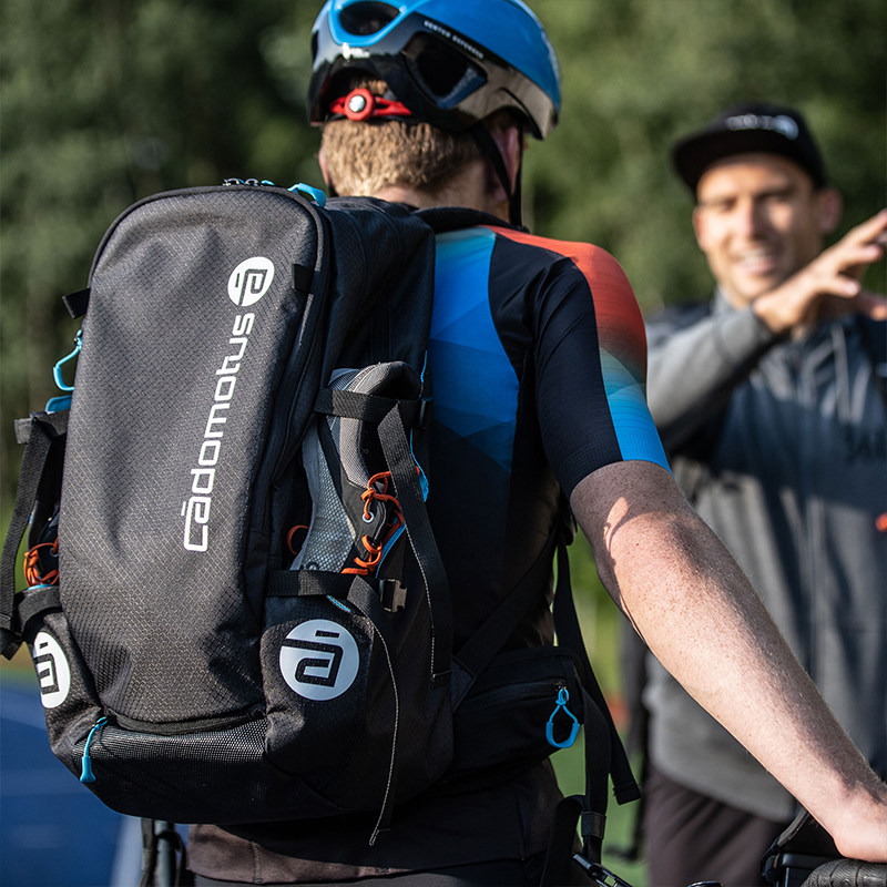 荷兰cadomotus卡杜airflow双肩包轮滑跑步骑行户外多功能轮滑包