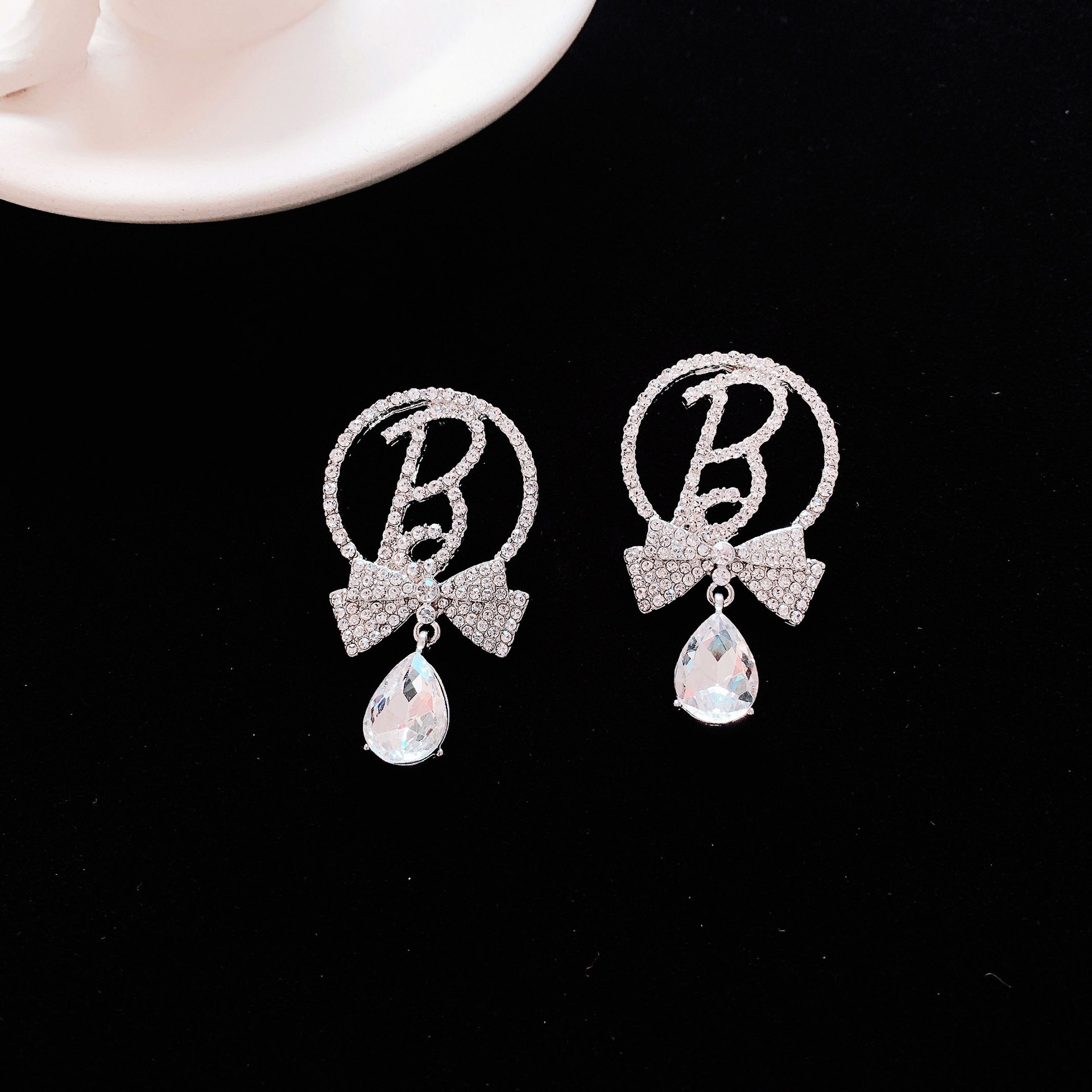 公主字母耳环气质高级秋冬耳饰圆脸显瘦百搭耳环