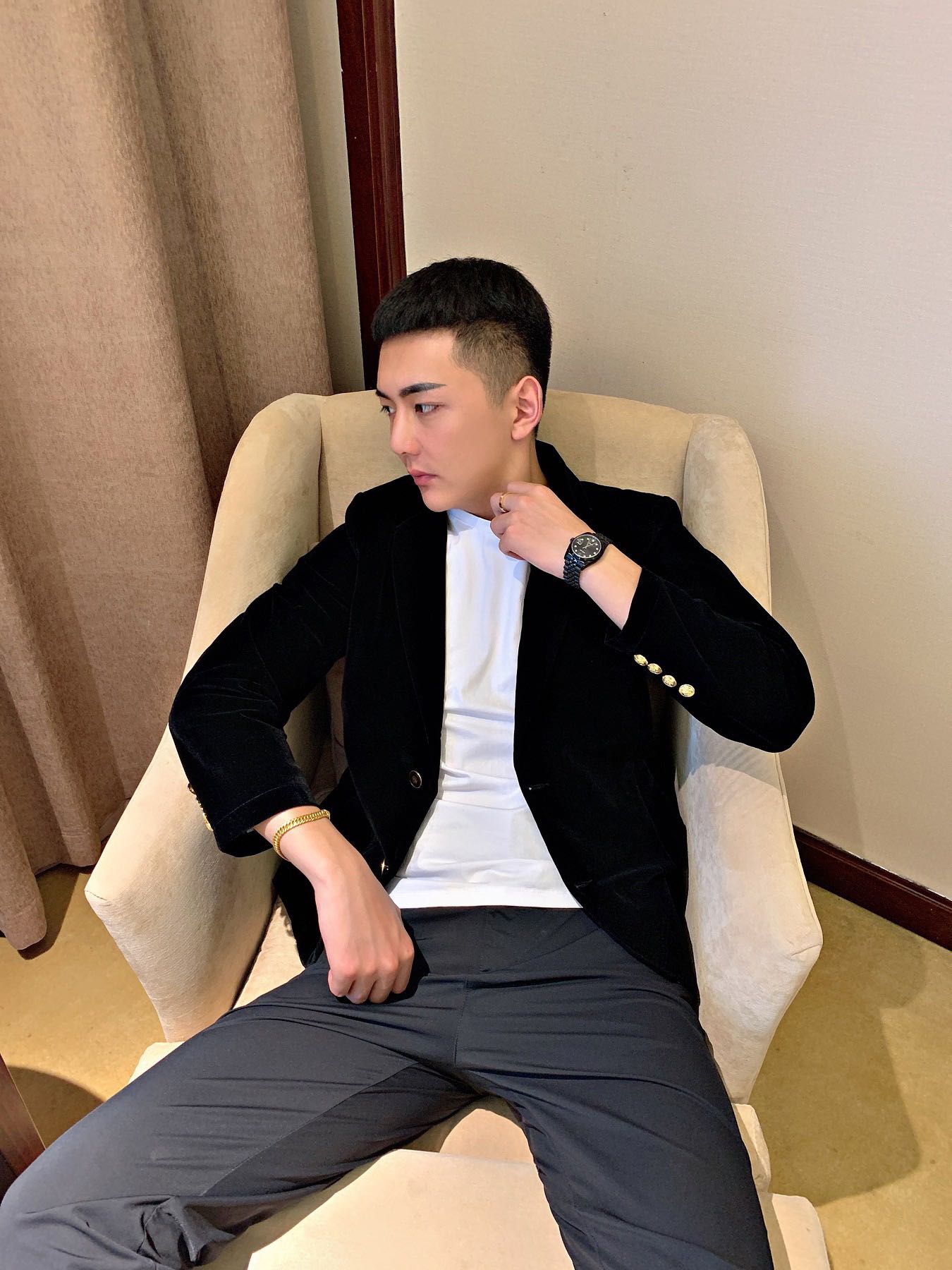 皇家男爵v金丝绒翻领金扣西服外套黑色春秋西装格子内衬精神小伙