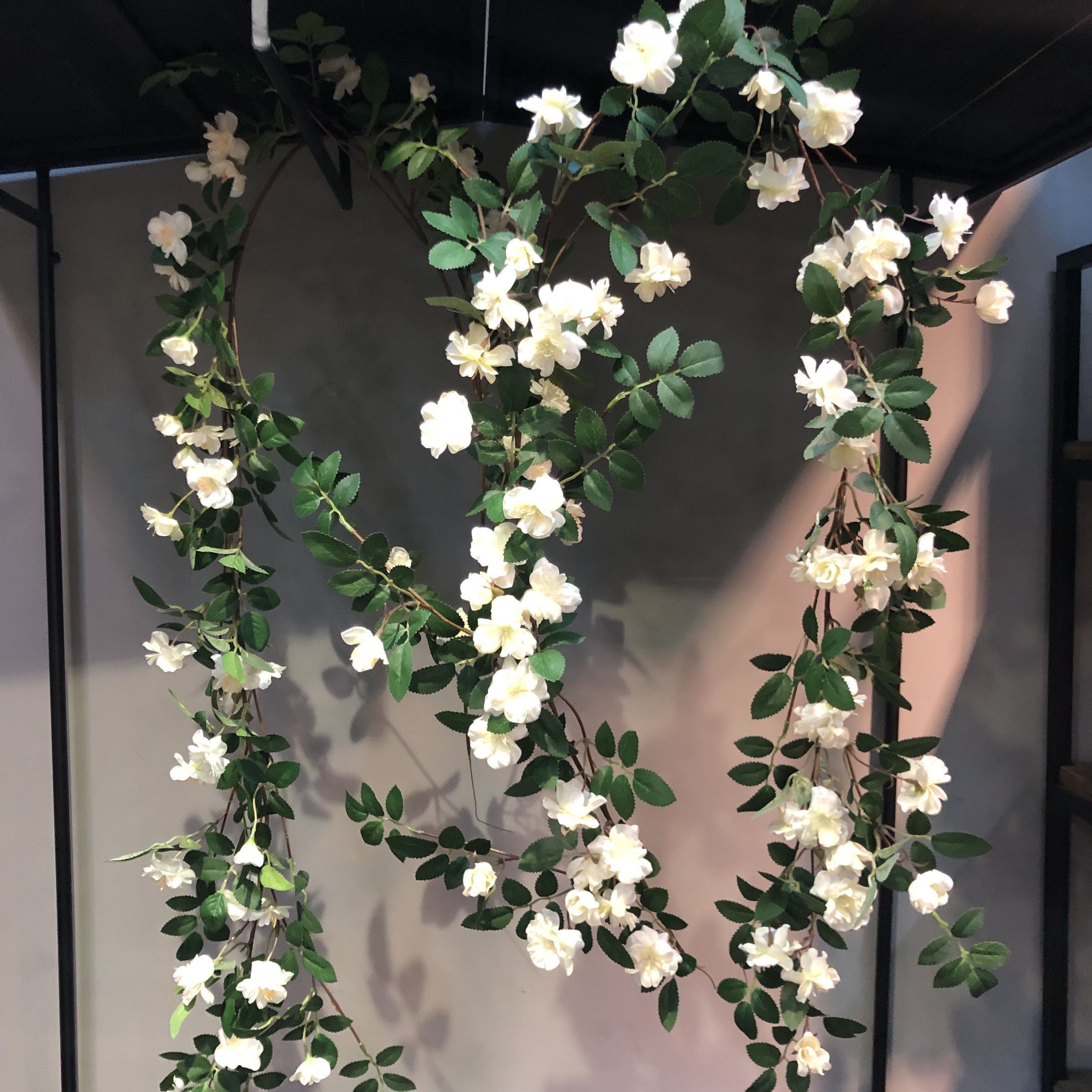 藤蔓玫瑰玫瑰花花藤蔷薇缠绕假花藤条管道造景仿真绿植