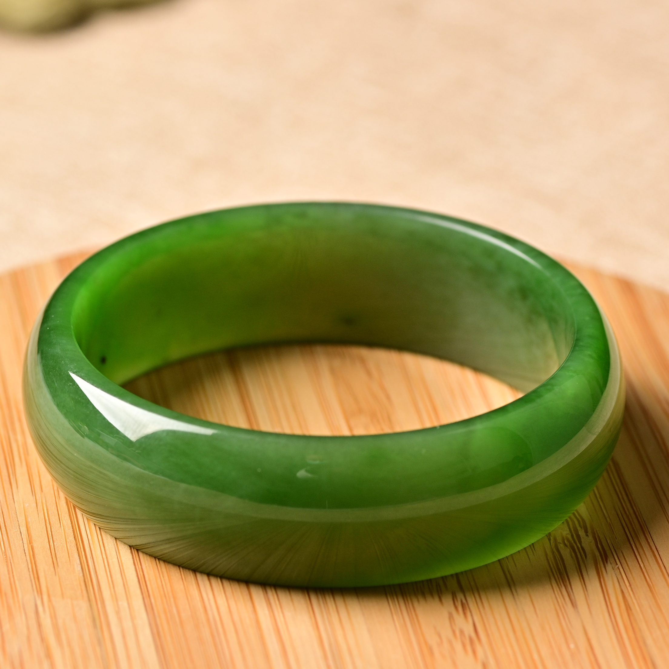 天然和田碧玉玉手镯子菠菜绿宽版女款旺夫真器手饰