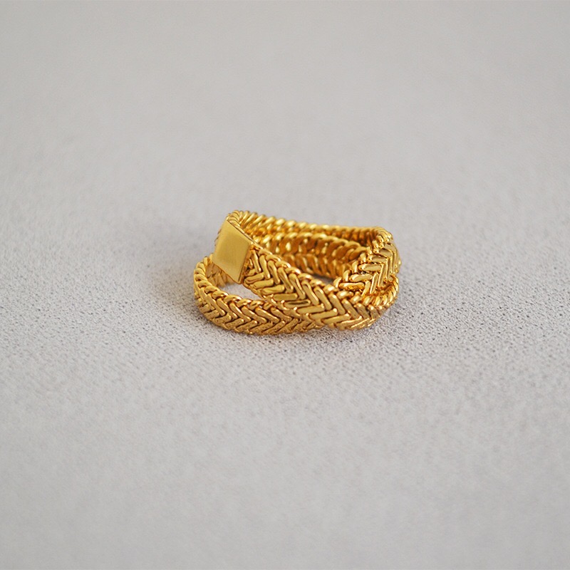 戒指食指蛇骨缠绕交叉方牌潮流保色金色黄铜戒指