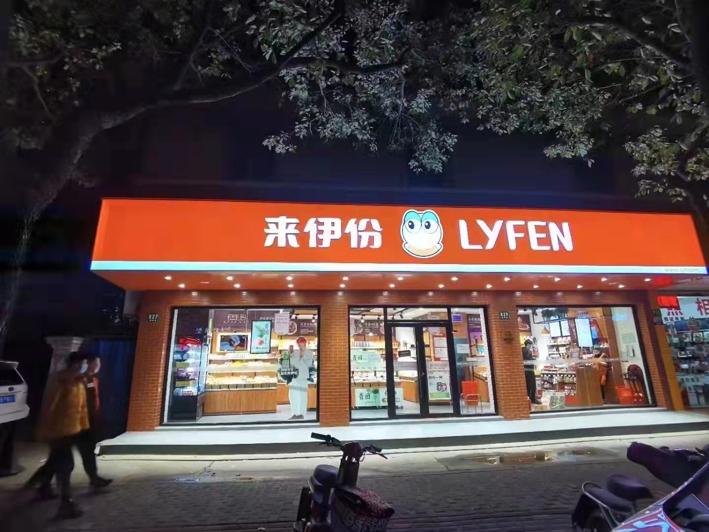 不锈钢铝型材软膜卡布灯箱导向宣传栏门头迷你树脂广告牌