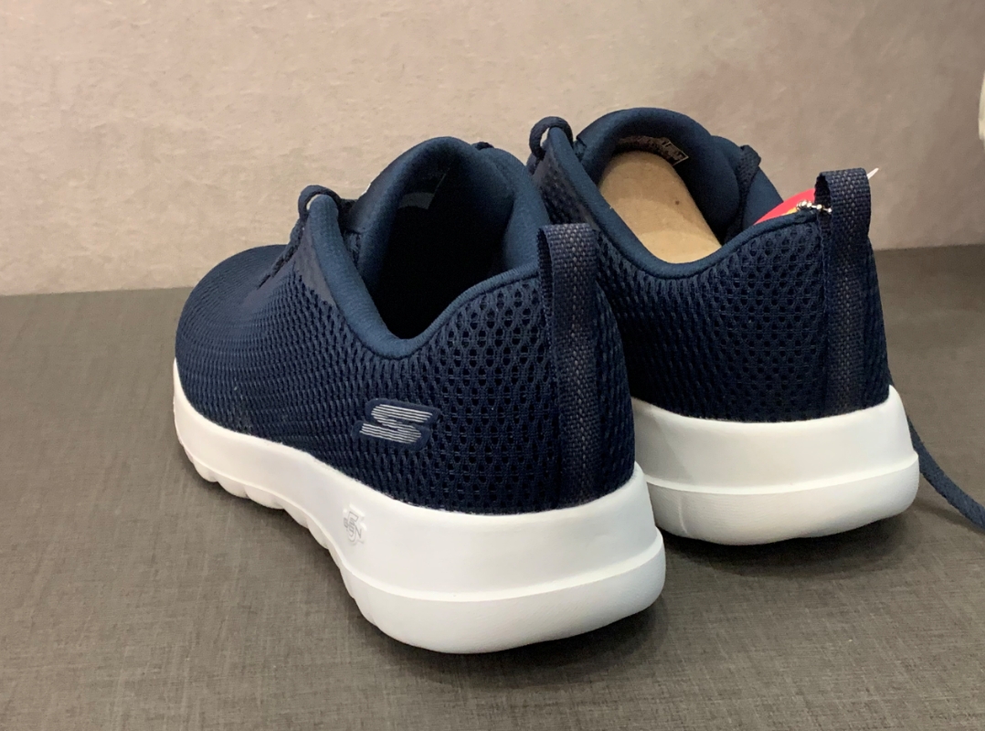 skechers斯凯奇女鞋透气网面运动鞋休闲鞋缓震女跑步15601单鞋