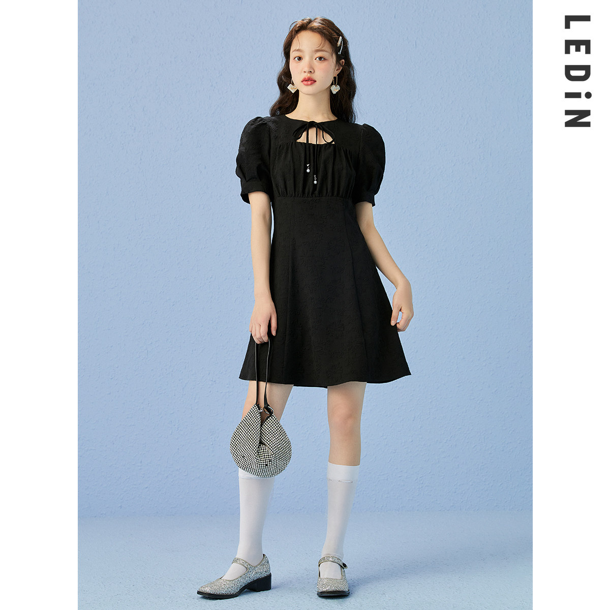 乐町气质小黑裙2021年夏装新款女装复古收腰显瘦连衣裙