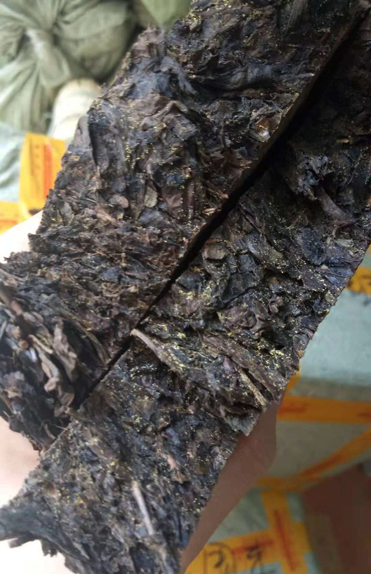 品质安化本地一级650g2010年老黑湖南大叶两饼安化黑茶