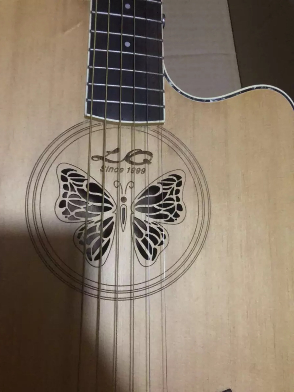 41寸好手上海可以包邮特别造型手感音色蝴蝶吉他民谣吉他