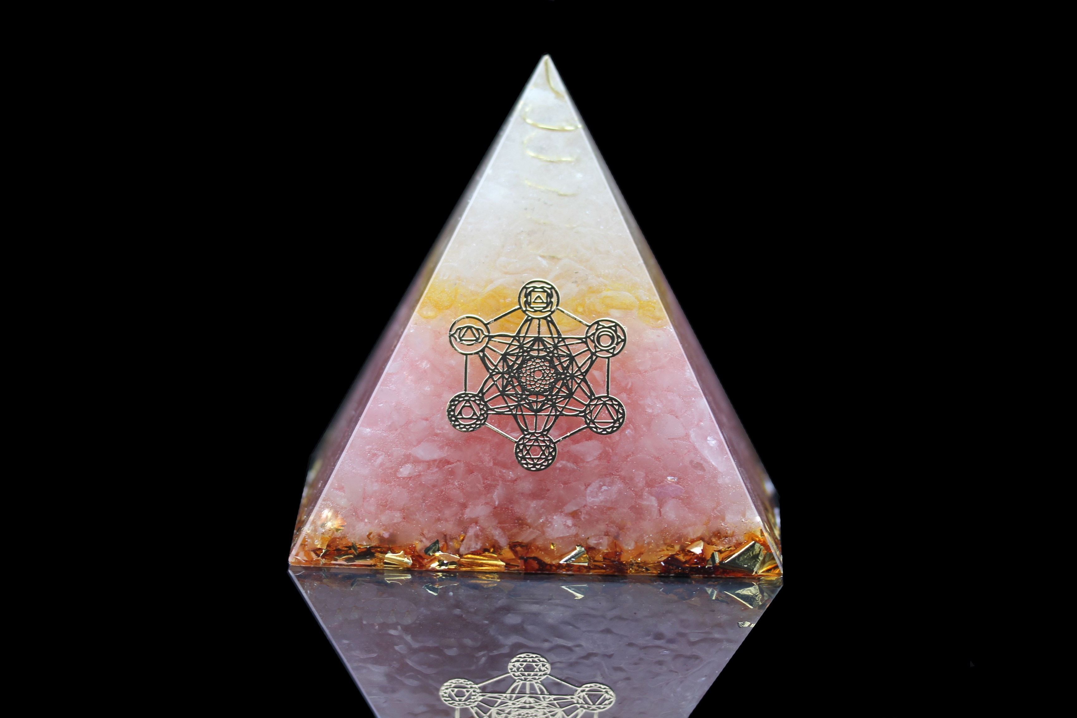 异地爱情摆件金字塔水晶发生器能量奥罡奥根姻缘摆件