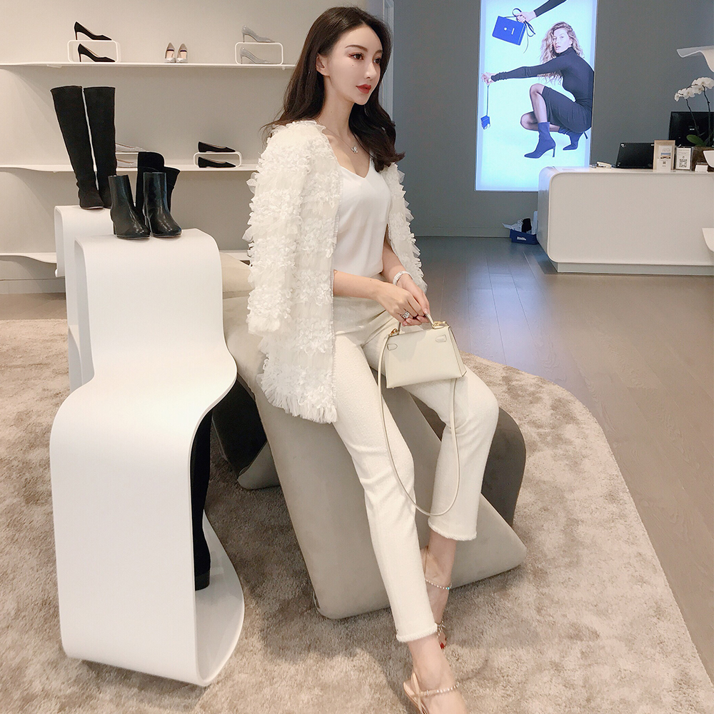veramoon叶珂2018年秋装新款白色羊毛珍珠装饰九分休闲裤子女时尚图片