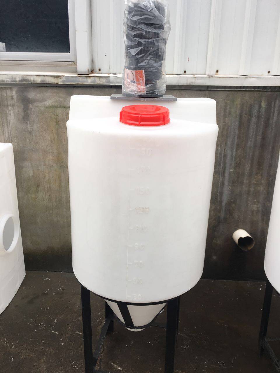 搅拌锥底塑料桶加药箱电机锥形桶吨pe水桶水桶