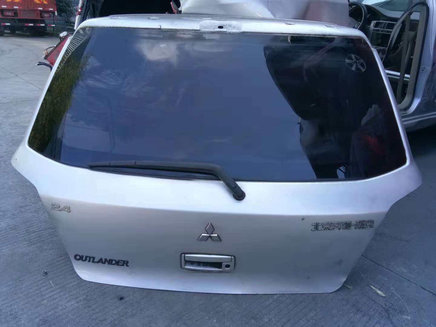 三菱菱绅蓝瑟欧蓝德汽车后盖尾门后备盖子带气车底防护板