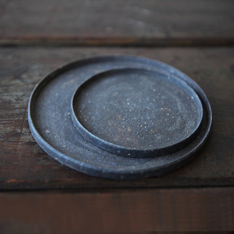 qiu器物热销现货日本匠人远藤圆形粗陶盘茶托盘