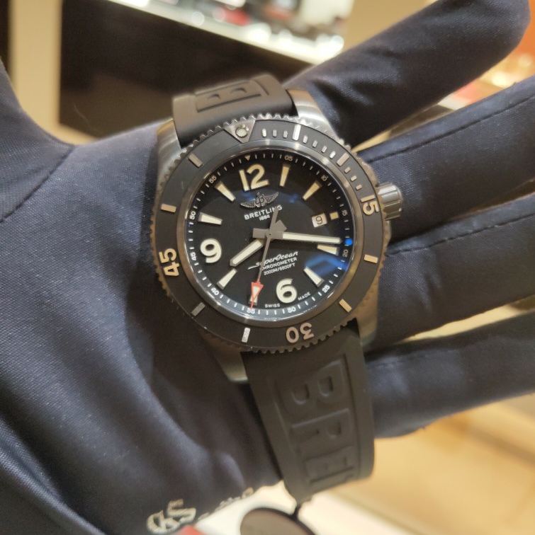 breitling百年灵超级海洋46mm 男士大表盘机械黑钢 M17368B71B1S1